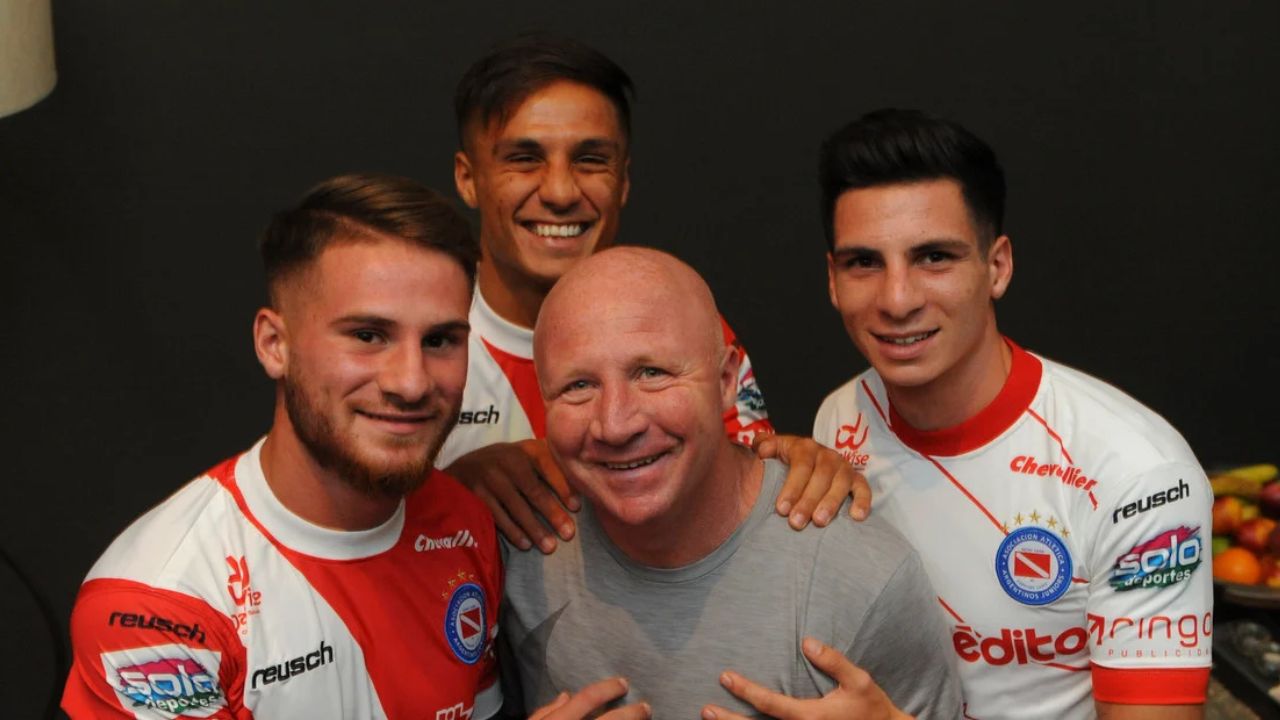 Hermanos Mac Allister, ¿quiénes son, cuántos años tienen y en qué equipos juegan?