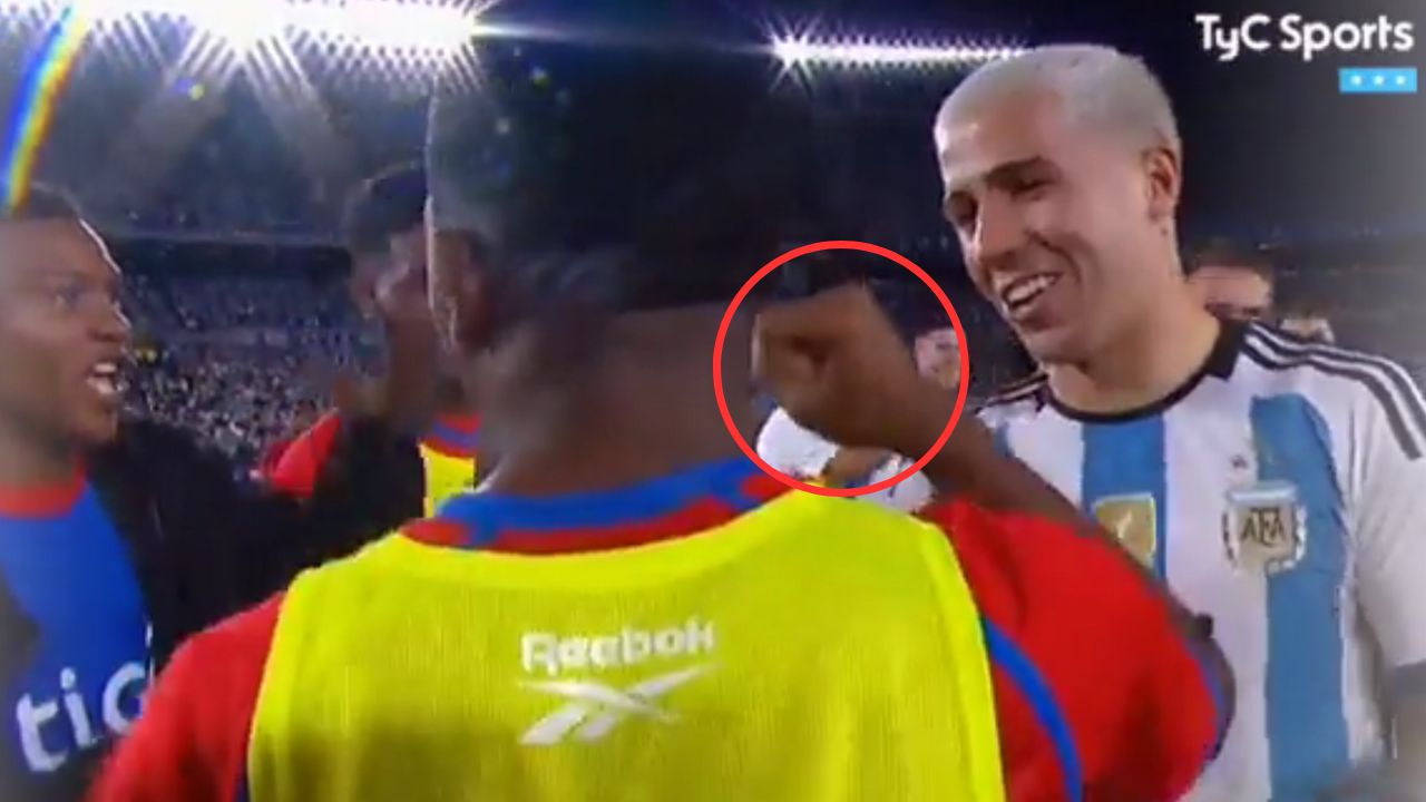 Jugadores de Panamá se 'pelean' para quedarse con la camisa de Enzo Fernández de Argentina