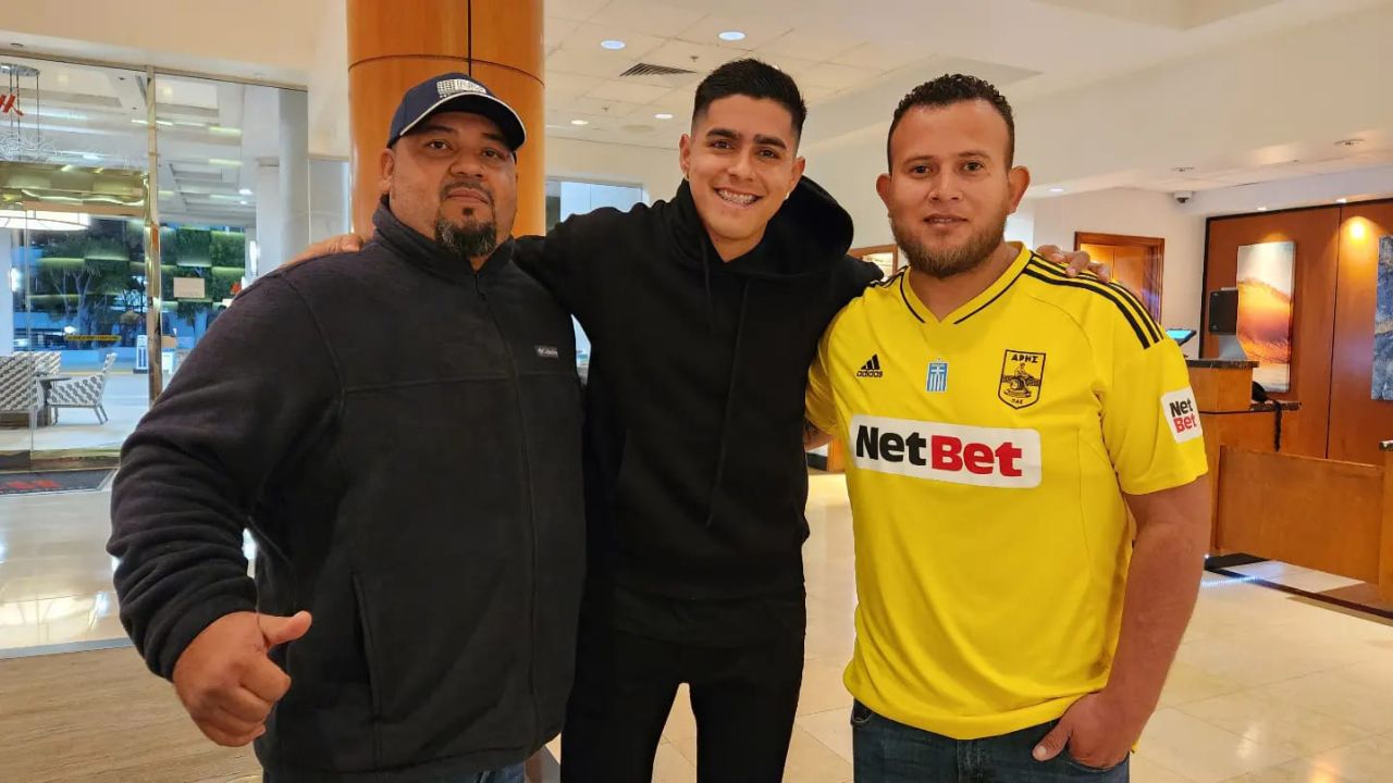 Luis Palma recibe tremenda noticia desde Grecia luego de la victoria contra El Salvador