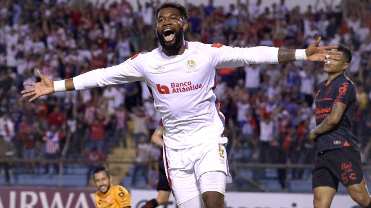 Olimpia humilla al Atlas en una histórica noche de Jorge Benguché en la Concachampions
