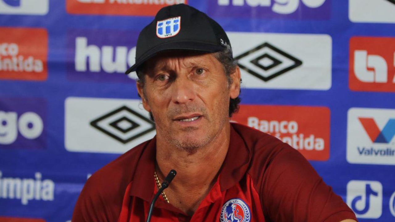 Pedro Troglio reacciona al interés de Independiente y confiesa la contundente decisión con Olimpia