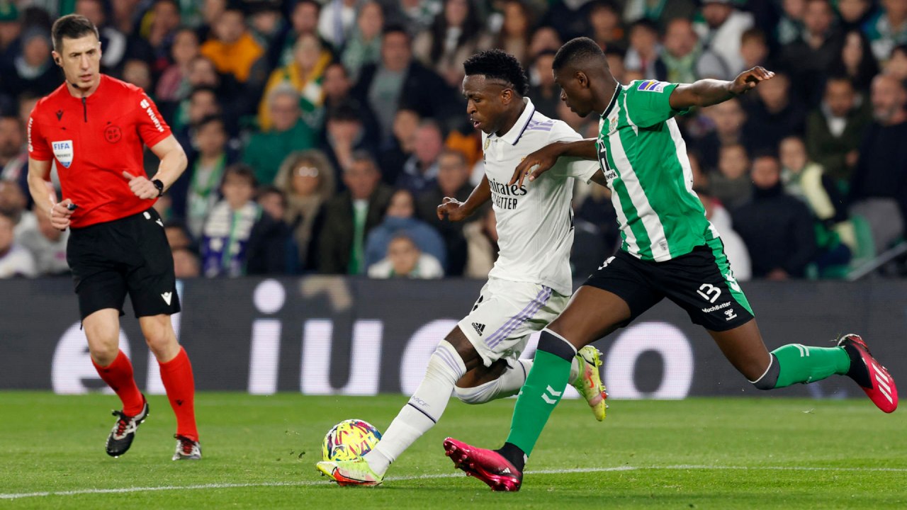 Real Madrid empata ante el Betis y se sigue alejando del título de la liga que lidera el Barça