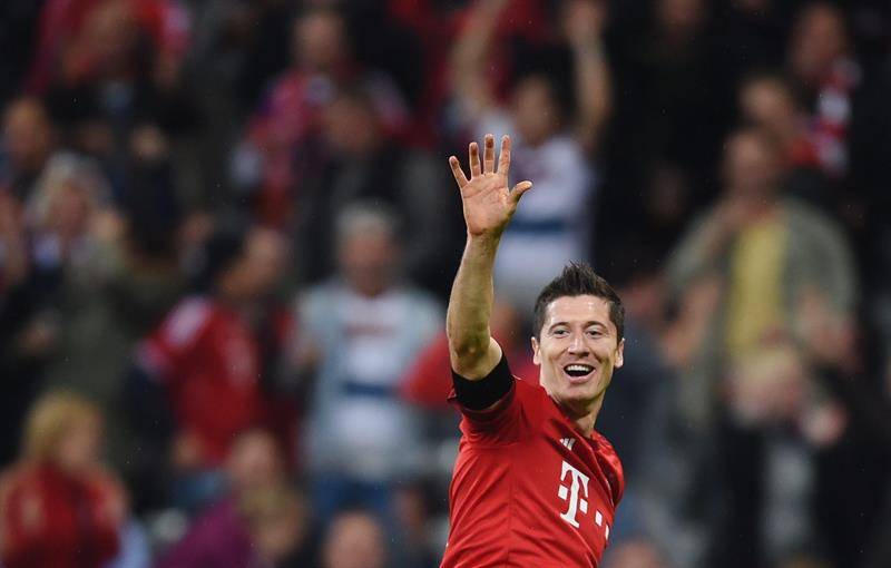 Robert Lewandowski tiene el récord Guinness de alcanzar el repóker más rápido en el fútbol, el cual consiguió en nueve minutos. Foto: EFE 