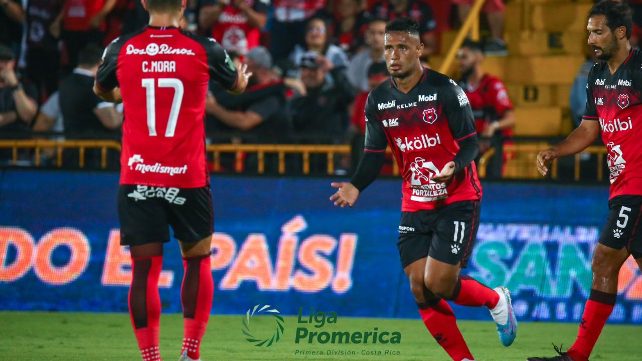 Alex López con histórico dato como hondureño en la Liga de Costa Rica