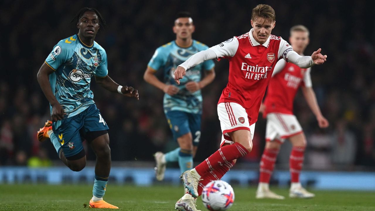 Arsenal rescató un agónico empate y sigue cediéndole puntos al City en la Premier