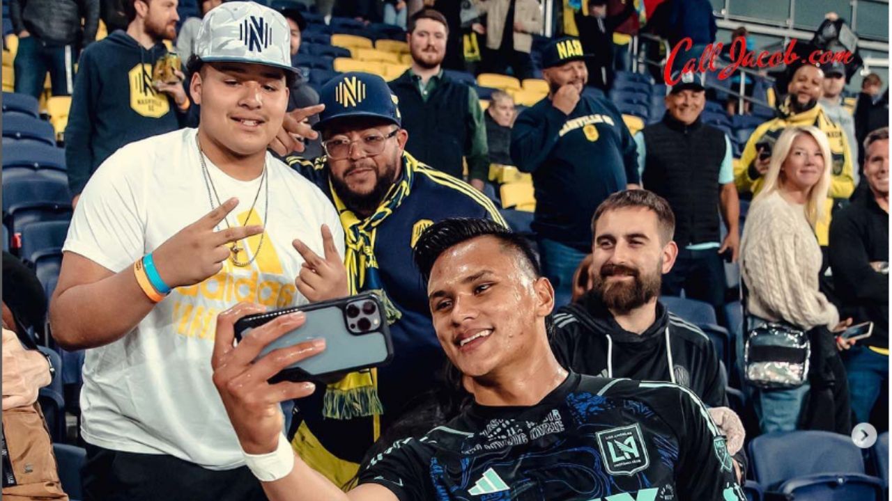 Los Ángeles FC destaca a Denil Maldonado por su apego con los aficionados