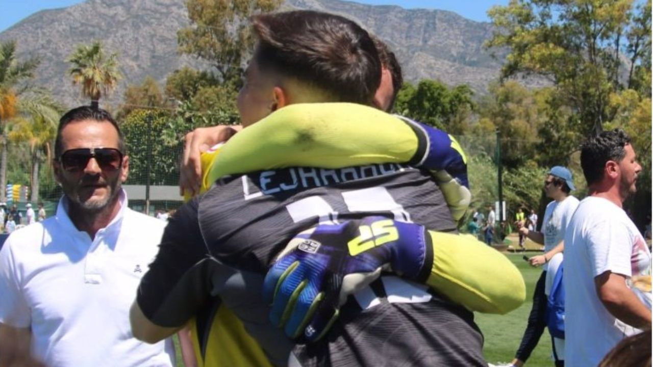 Jugador madrileño 'sale del closet' al aparecer besando a su pareja tras partido