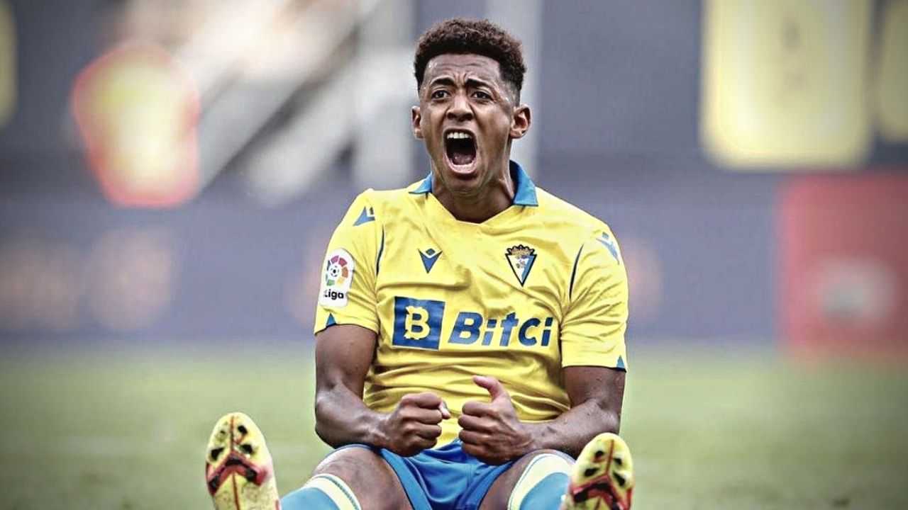 Cádiz denuncia a equipo de LaLiga por intentar quitarles al Choco Lozano