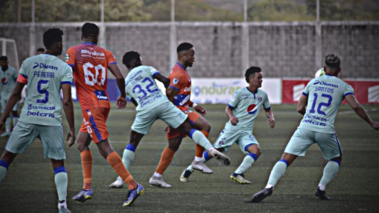 Equipo capitalino sanciona con fuerza a un jugador por irse a Estados Unidos sin permiso