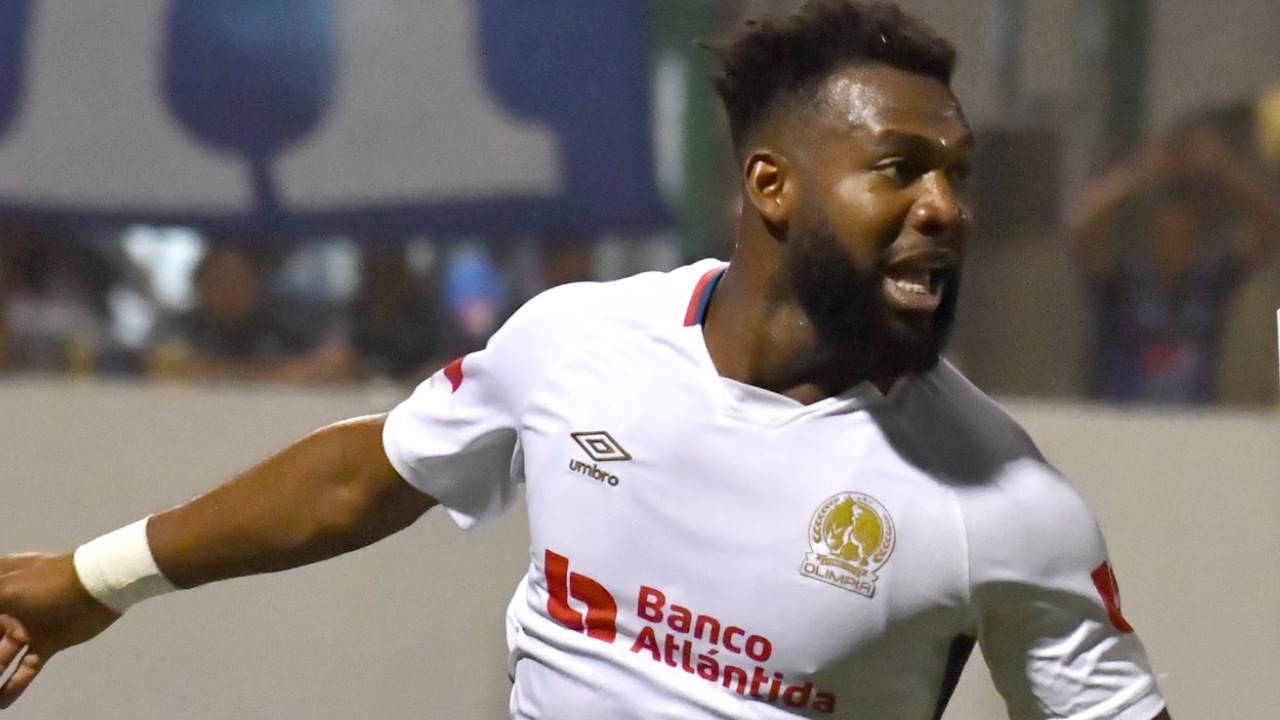 Olimpia no perdona a Motagua y se queda con el clásico en partidazo de Jorge Benguché