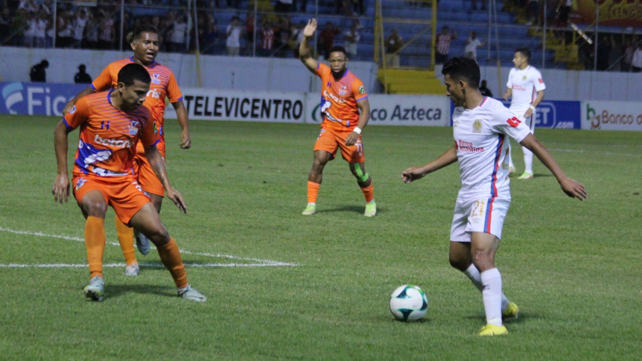 Liga Nacional no aceptó cambio en el partido Lobos UPN-Olimpia y esta es la fecha y hora oficial