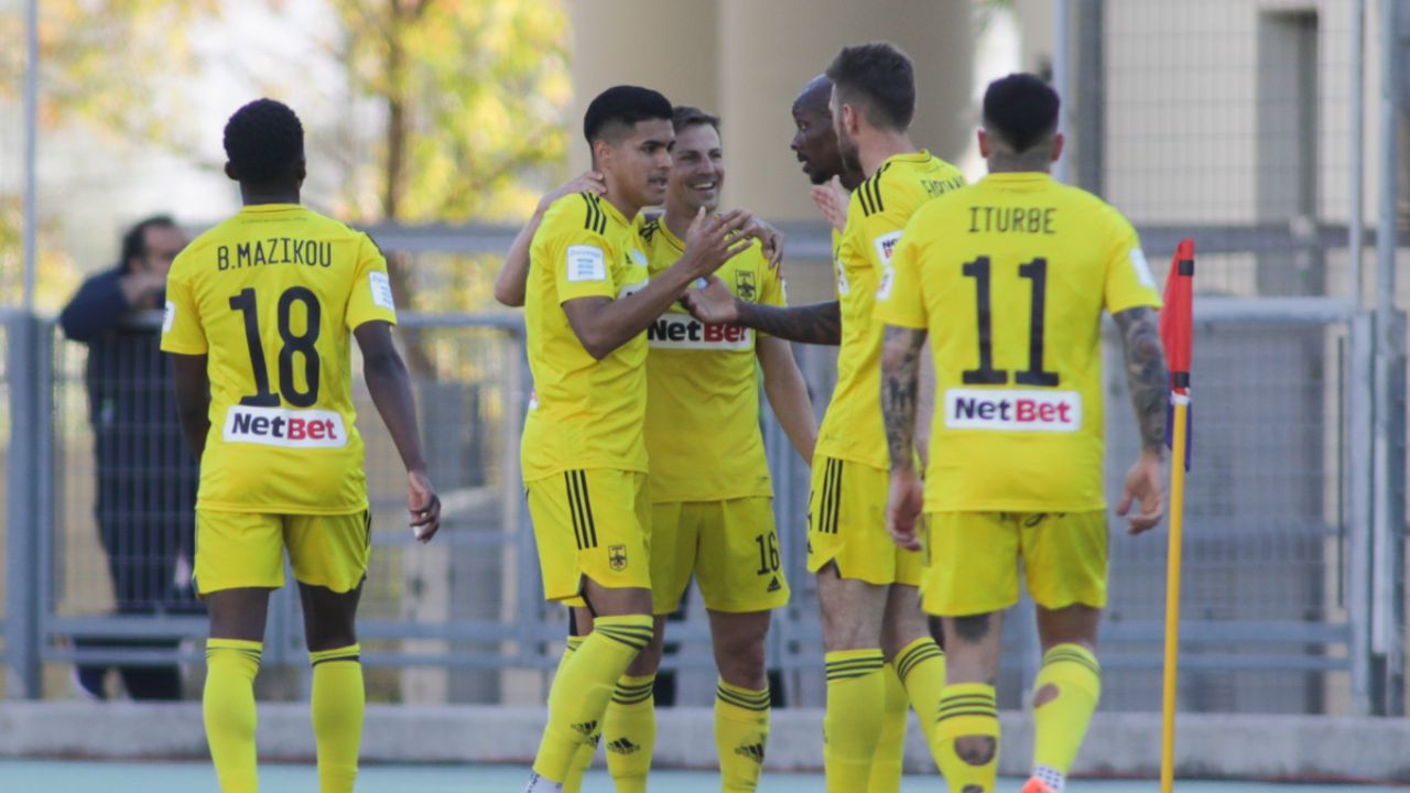Luis Palma le gana el pulso a Michaell Chirinos en la Superliga de Grecia