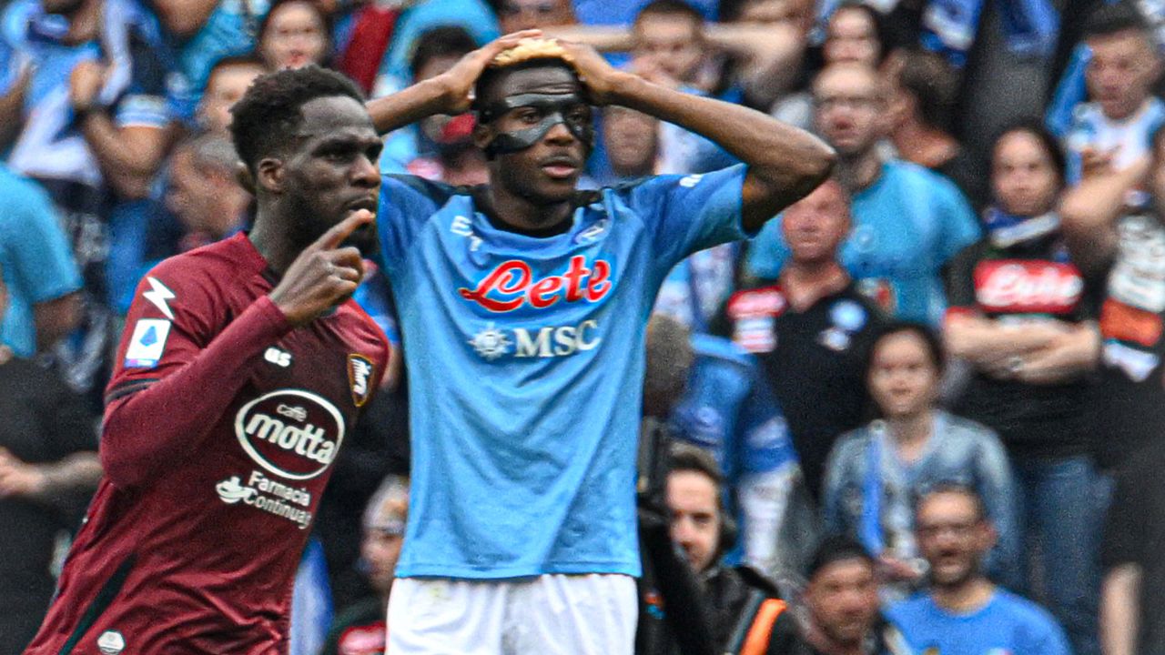 Napoli falla ante Salernitana y debe esperar para levantar el 'Scudetto' en Italia