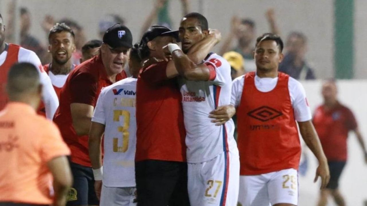 Jerry Bengtson manda mensaje directo a Pedro Troglio y habla de su retiro del fútbol