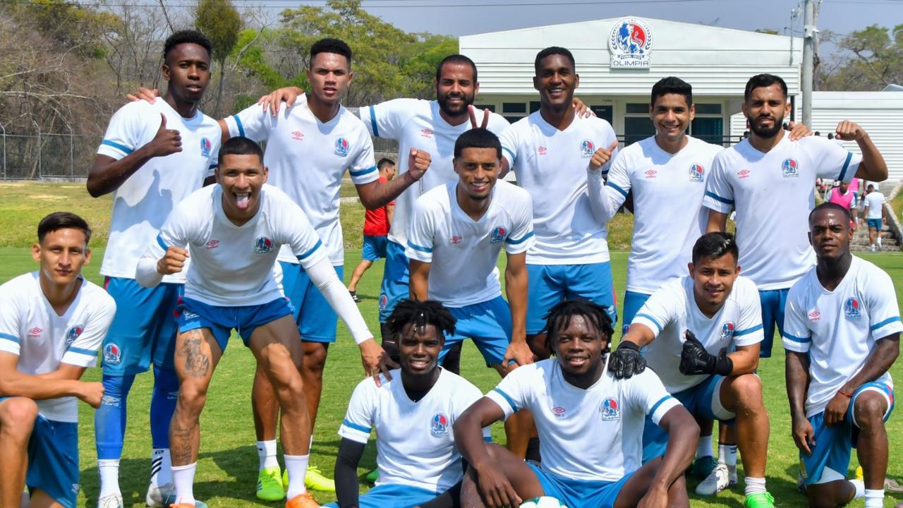 Jugador del Olimpia sorprende con cambio de look para enfrentar a Marathón en semis