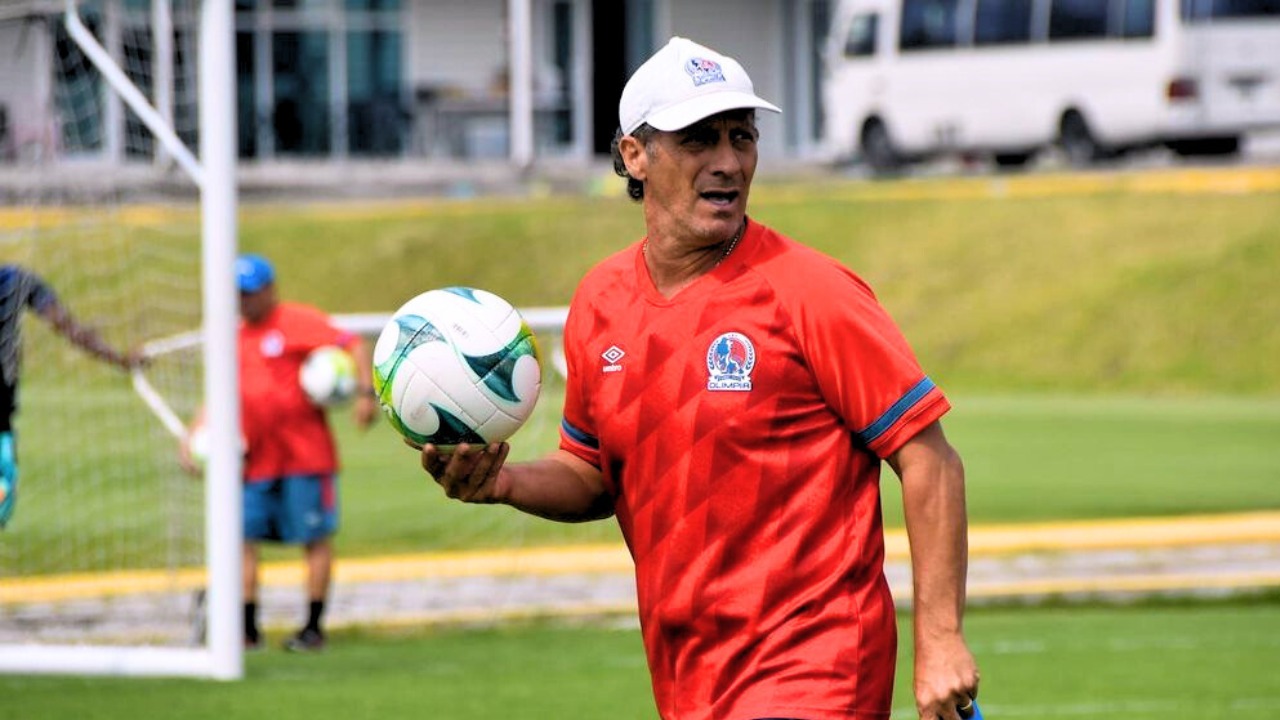 Pedro Troglio a las puertas de una nueva final con Olimpia y sus estadísticas meten miedo