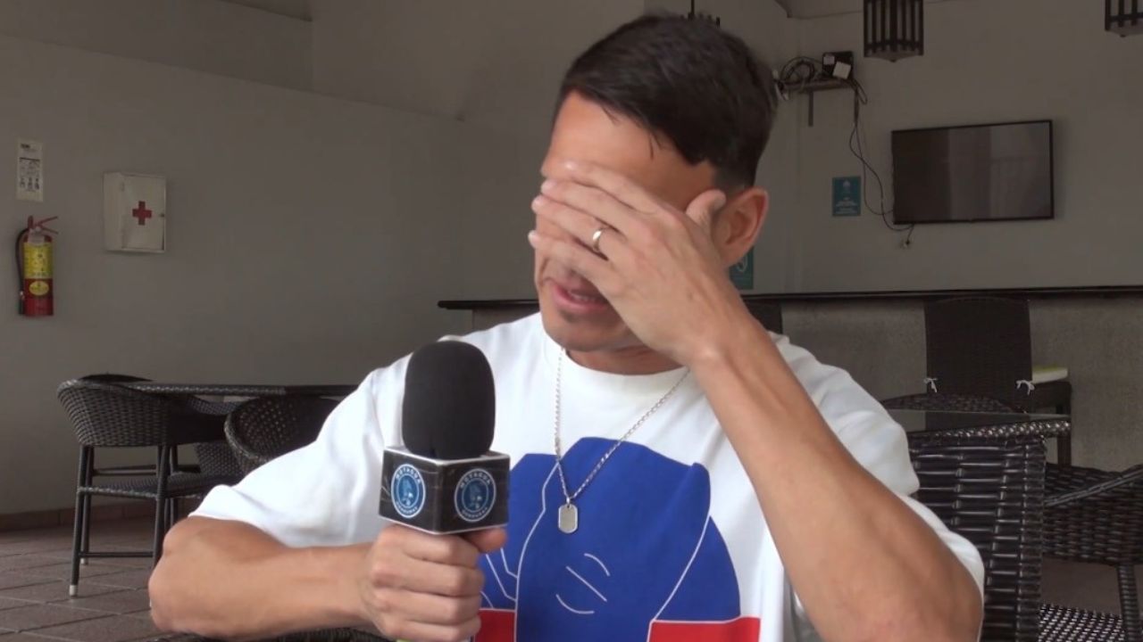 Roberto Moreira rompe en llanto en plena entrevista al hablar de su salida de Motagua