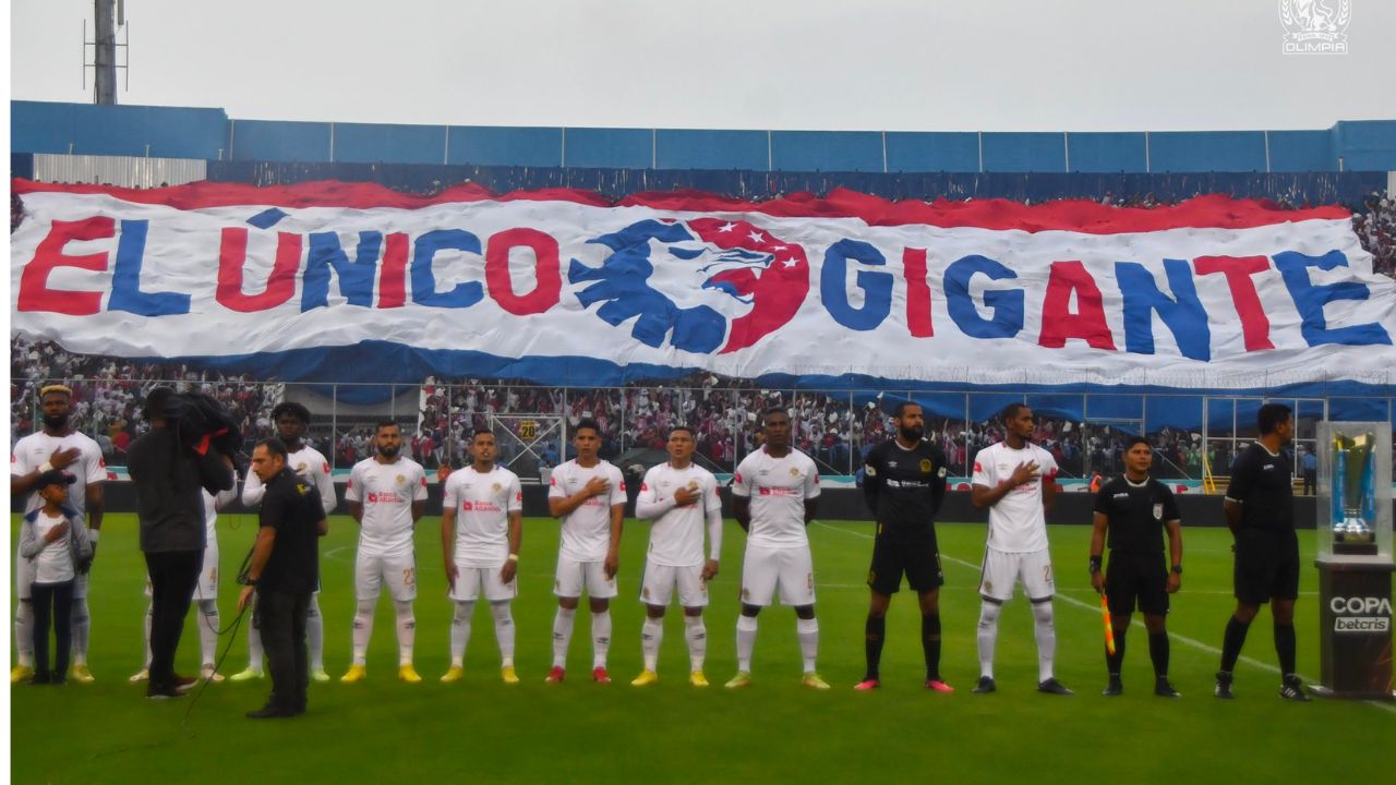 Jugadores del Olimpia reciben noticia respecto a la búsqueda del tricampeonato