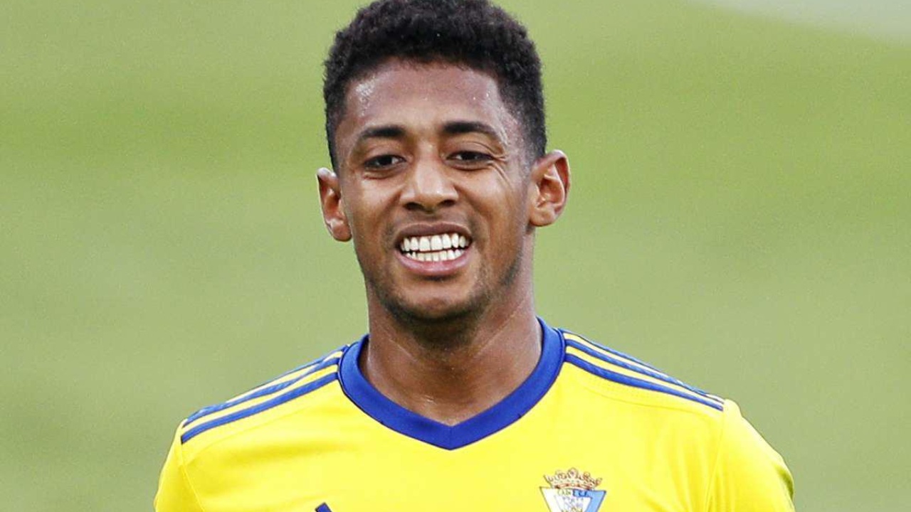 Cádiz dedica especial vídeo de despedida al 'Choco' Lozano y afición lo declara 'ídolo'