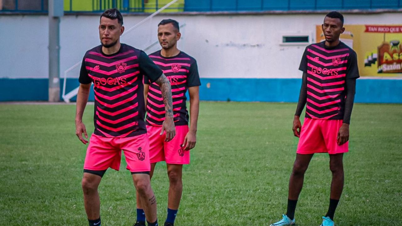 Figura del Olancho FC se anticipa al club y anuncia que su inesperada marcha