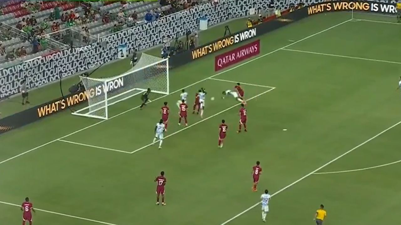 Jerry Bengtson falla inmejorable ocasión de gol frente al marco ante Qatar