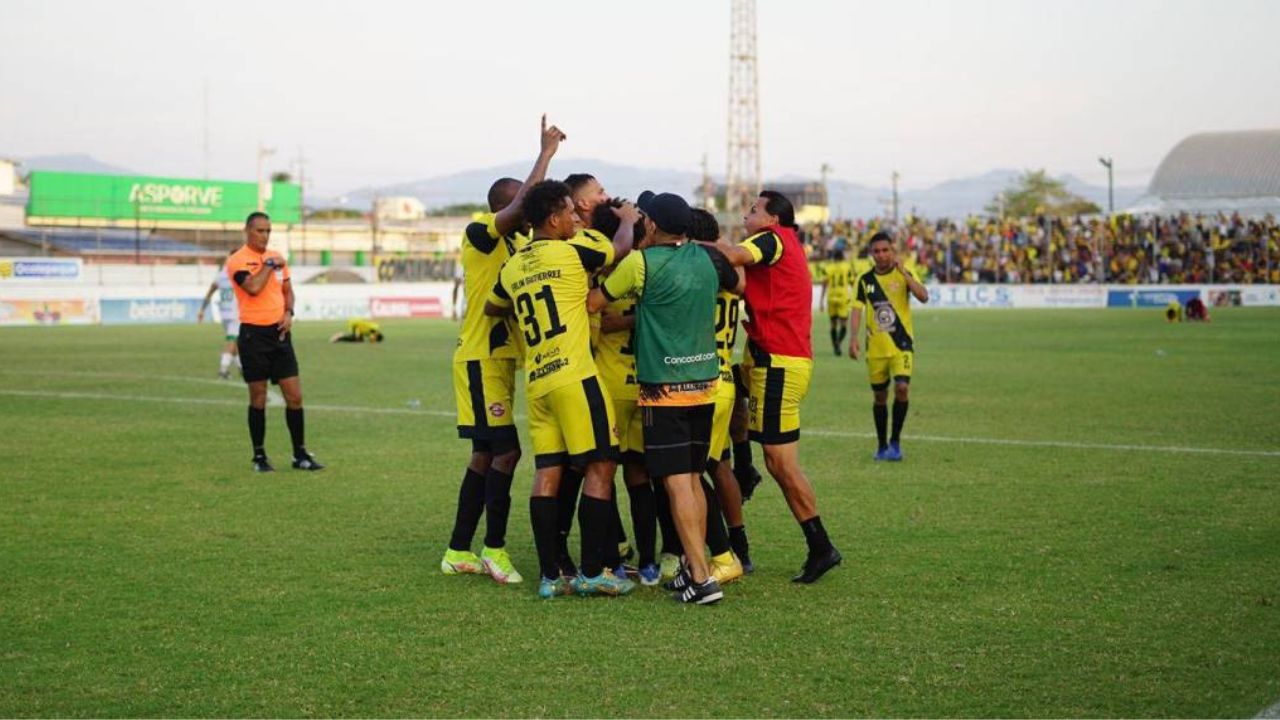 Génesis termina con el sueño del Platense y lo vence en los penales para jugar la Finalísima