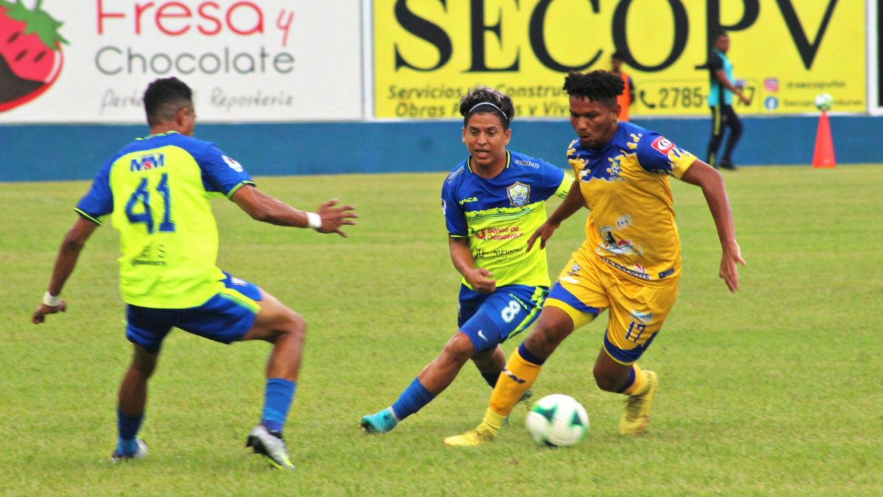 Henry Gómez se lució con tres asistencias en amistoso contra club salvadoreño