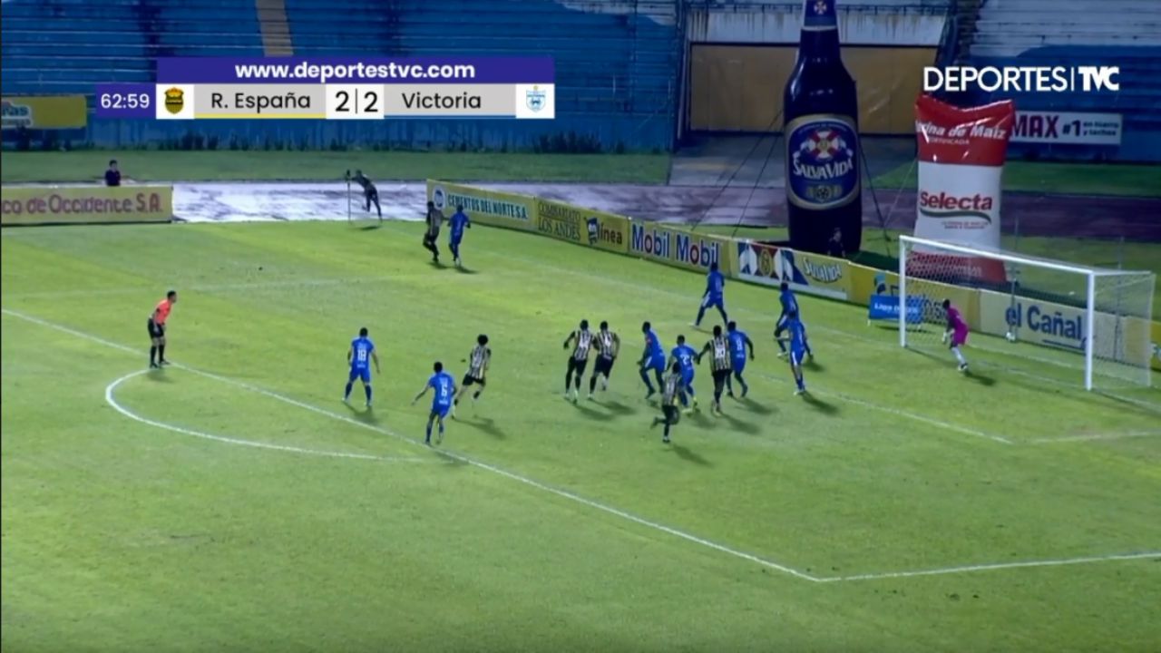 Así fue el gol olímpico del Real España en partido contra el Victoria en el estadio Olímpico