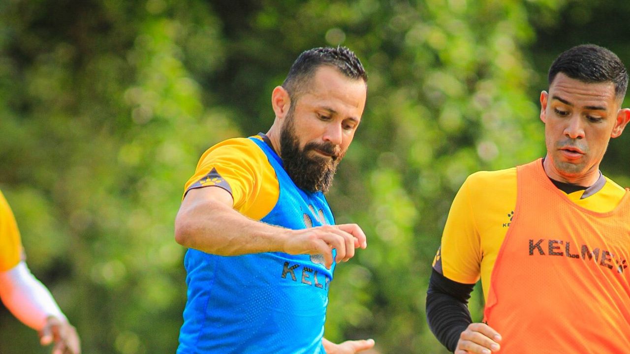 Alfredo Mejía responde claro: ¿Volverá o no al Real España tras debutar en pretemporada?