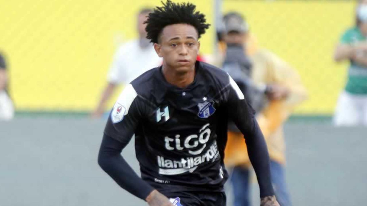 Cristian Sacaza sorprende al ser presentado como nuevo jugador de un club grande de Liga Nacional