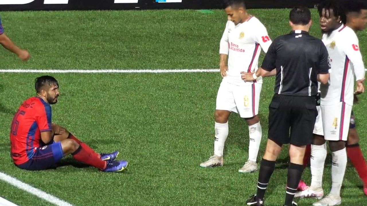 Olimpia sufre primera derrota de su gira ante Municipal y siguen sin conocer el triunfo