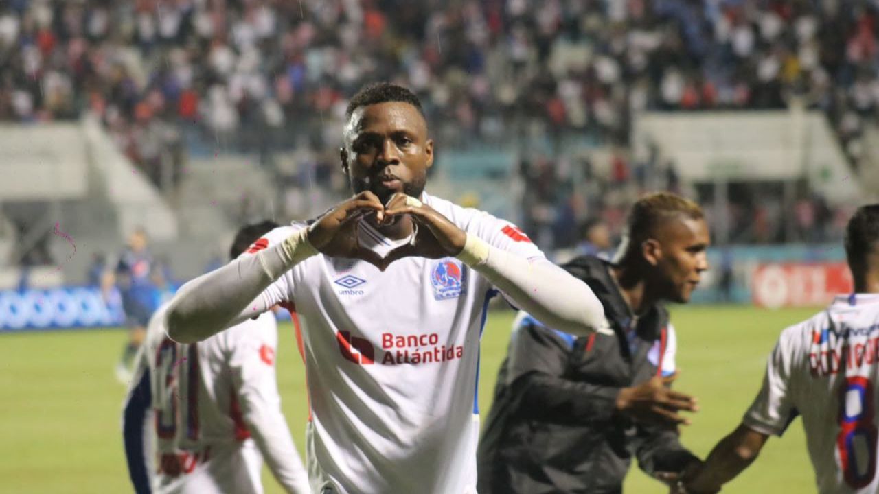 Olimpia le volvió a ganar un clásico al Motagua gracias a un doblete de Arboleda
