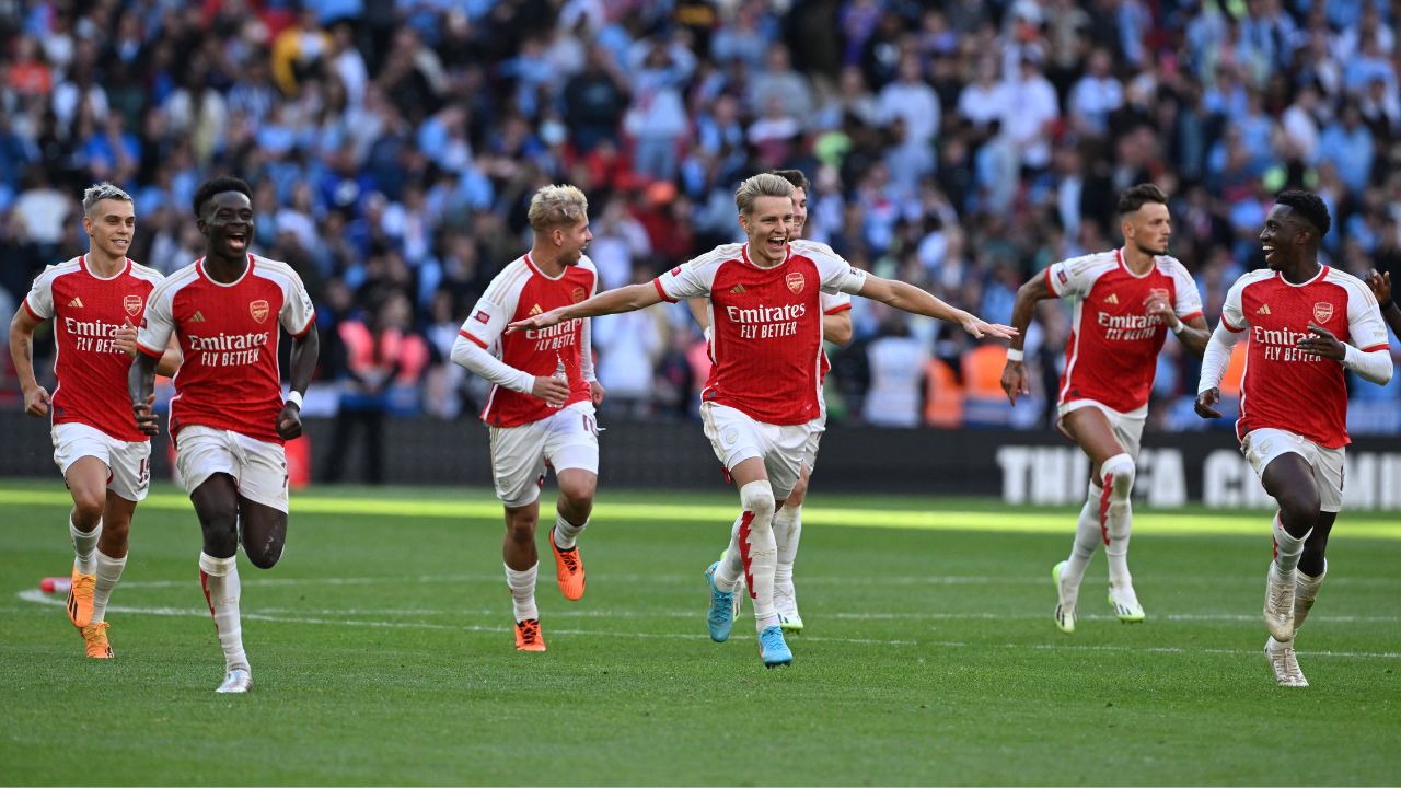 Arsenal deja al Manchester City sin 'sextete' y gana primer título de la temporada