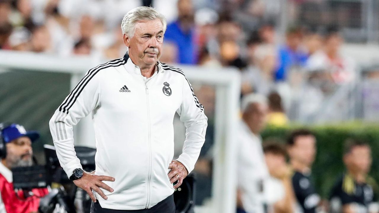Carlo Ancelotti asegura que se bajaría el sueldo para que las cámaras no entren al vestidor