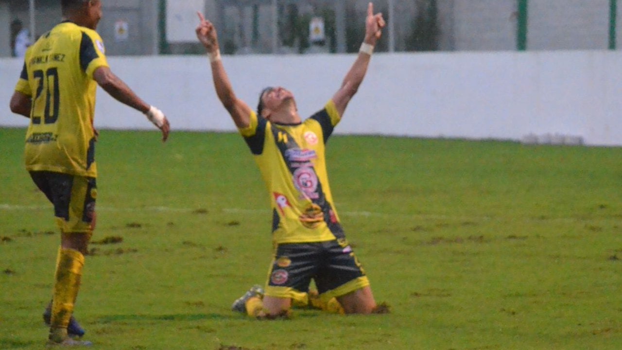 Génesis triunfa y descarrila a Real España en el debut de Tilguath en el banquillo