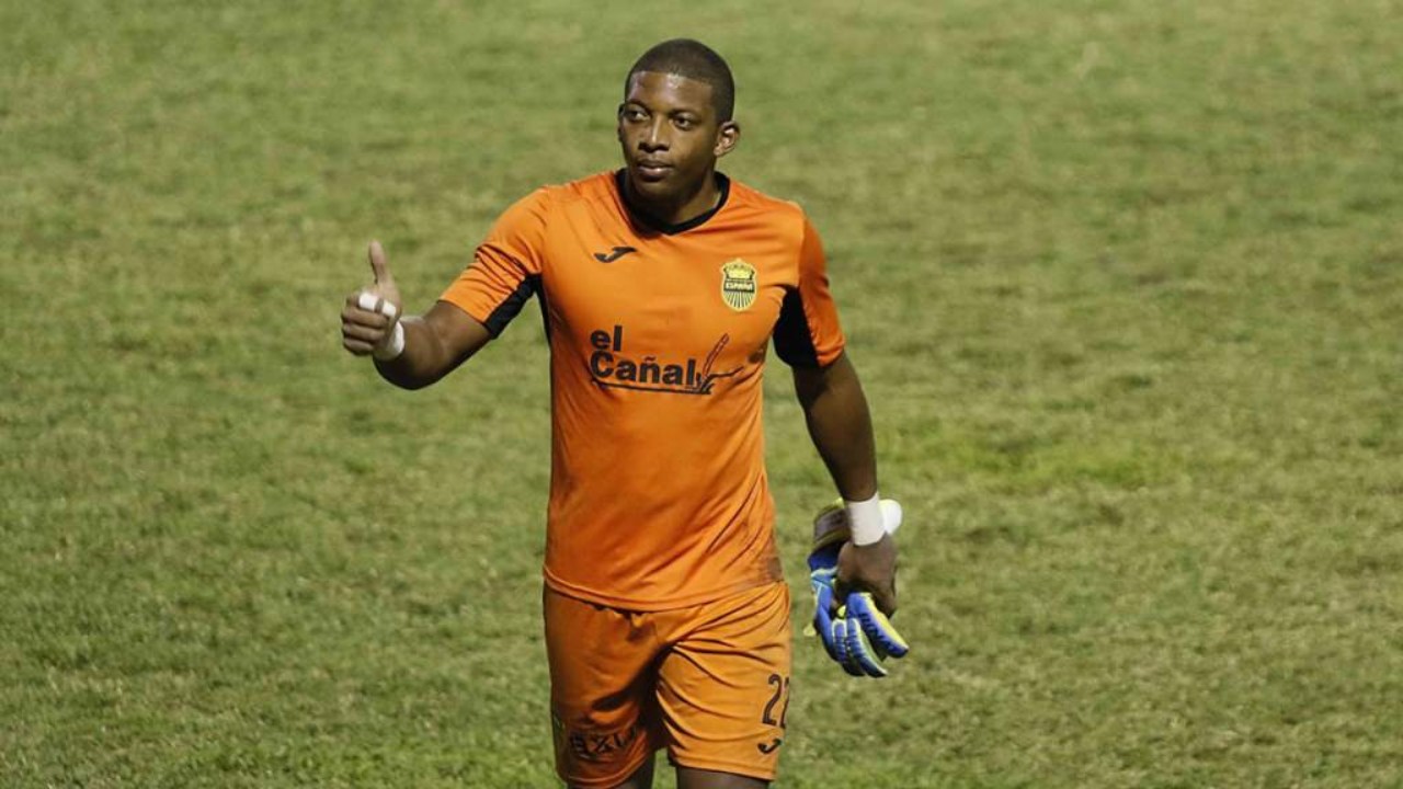 Buba López renueva con Real España, pero falta una autorización para poder jugar