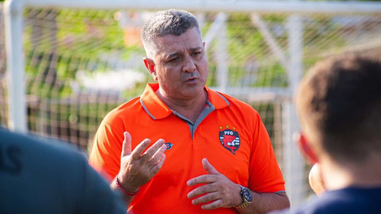 Diego Vazquez explica porqué no fichó a delantero hondureño en Puntarenas