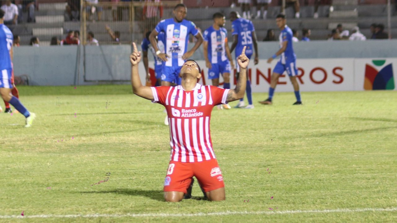 Olimpia hizo su tarea y derrota al Victoria con goles de Brayan Moya y Edwin Rodríguez