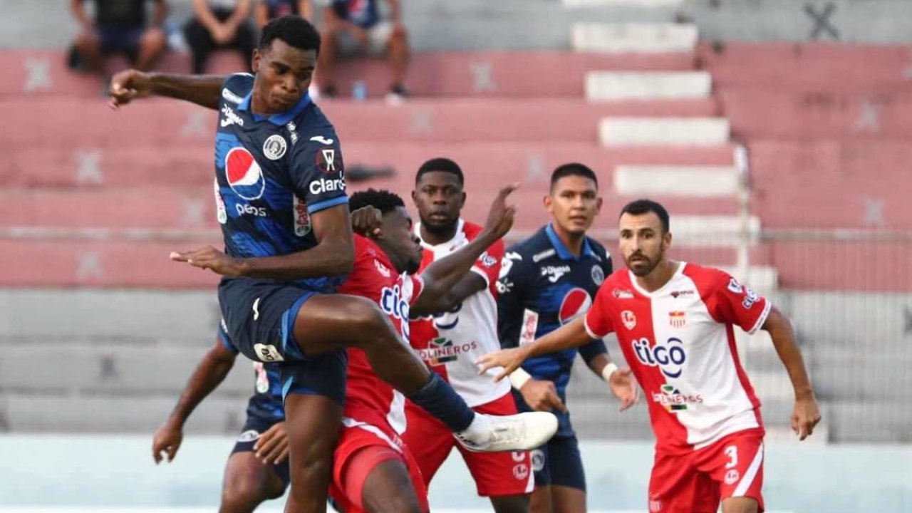 Motagua arranca luchado empate ante el Vida que detuvo su mala racha de derrotas