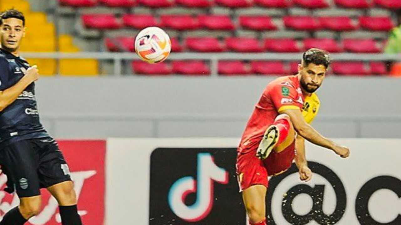 Real España perdió ante el Herediano y complica su paso en Copa Centroamericana