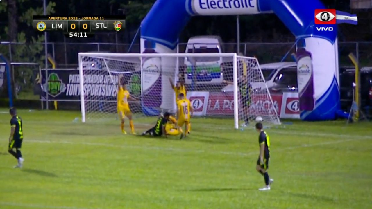 Ever Alvarado anota gol y queda lesionado con el Municipal Limeño de El Salvador