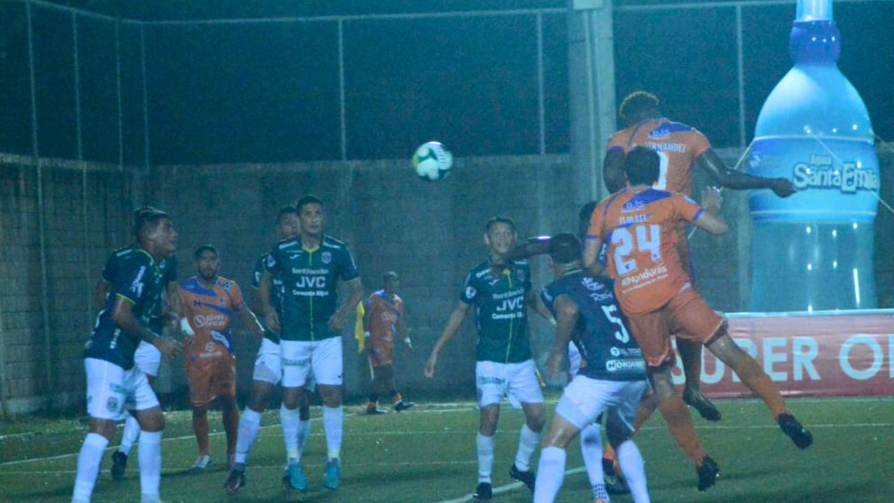 Marathón goleó a Lobos UPN en noche inspirada de Nicolás Royón