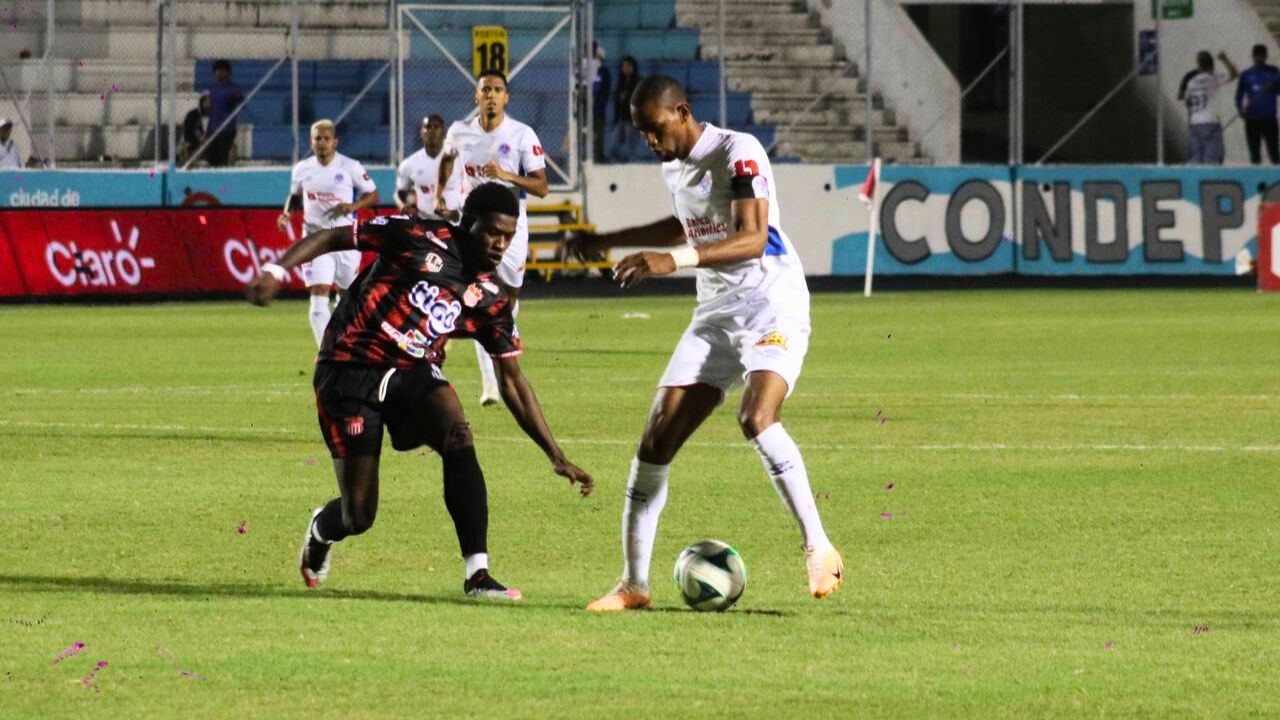 Olimpia ganó, goleó y gustó ante el Vida en una noche inspirada de Bengtson