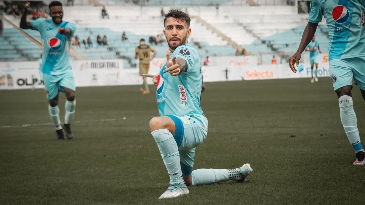 Agustín Auzmendi se enoja y deja tajante respuesta al ser consultado por su falta de gol
