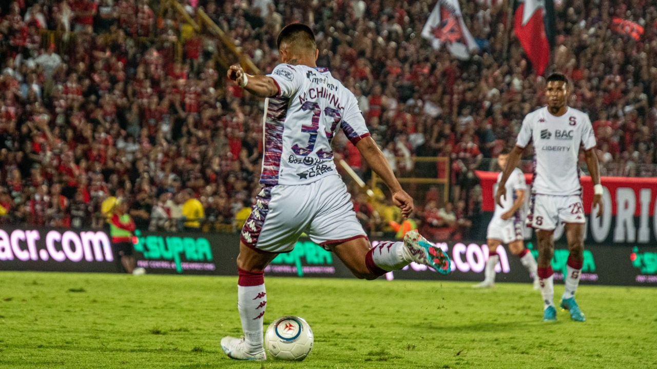 Alex López le gana el pulso a Michaell Chirinos en el clásico tico y ponen rumbo a la H