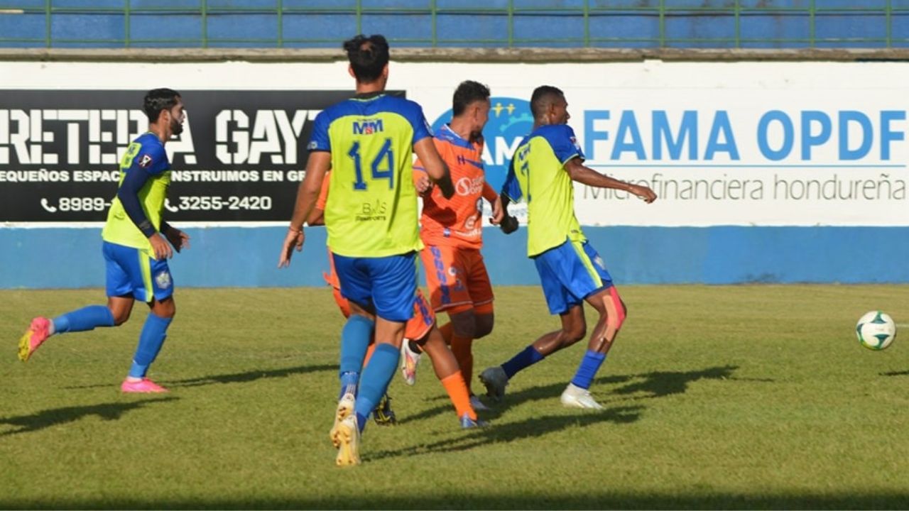 Olancho FC remonta ante Lobos UPN y consigue su primer triunfo con Di Giobbi