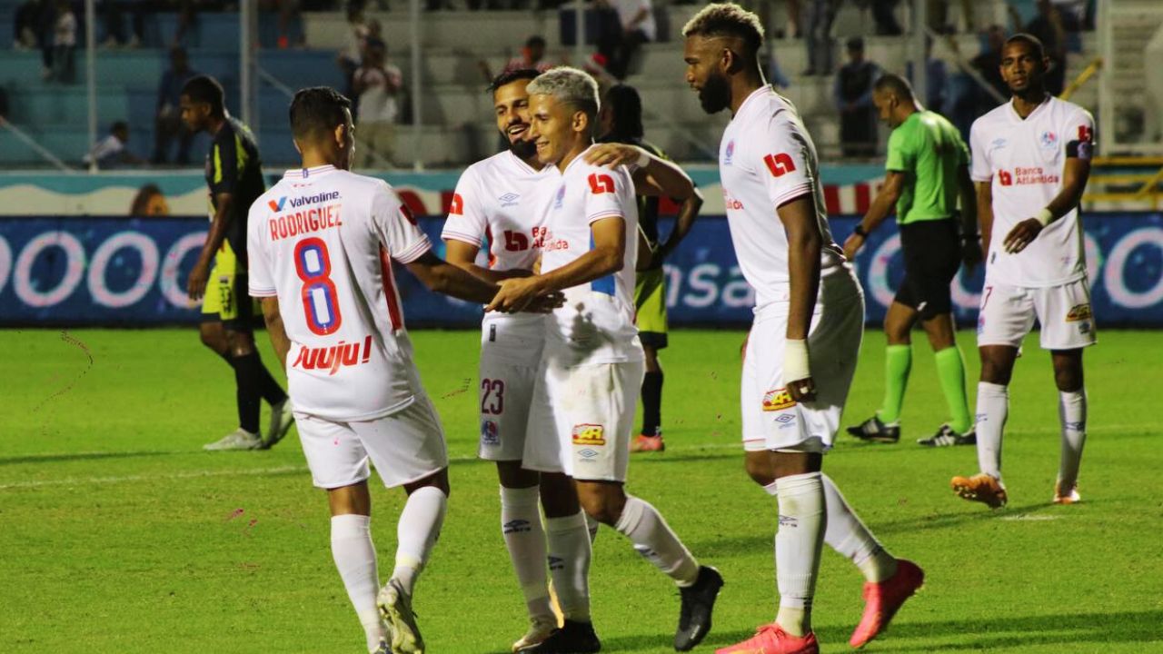 Olimpia no suelta el liderato y propina la primera goleada al Génesis
