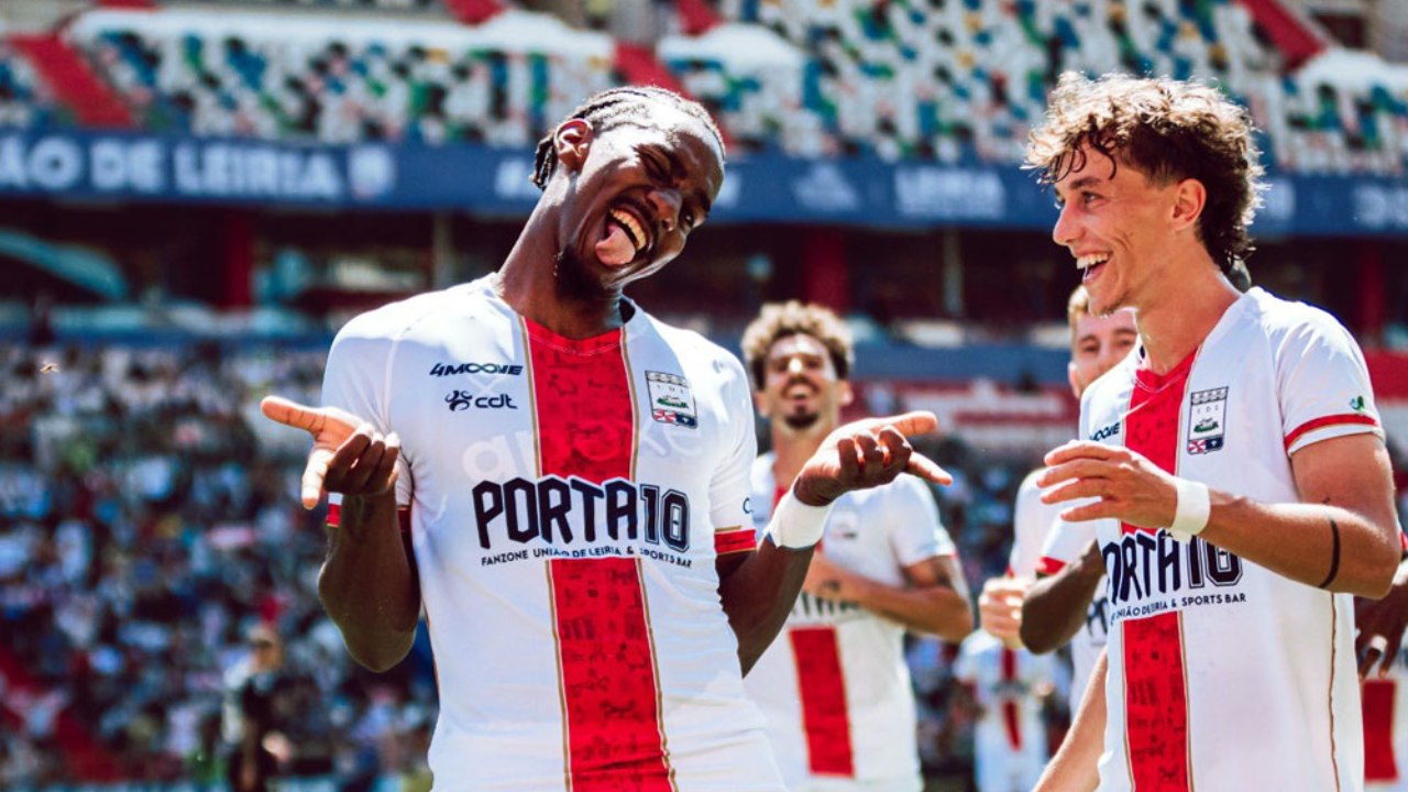 Bryan Róchez se destapa con doblete en goleada de su equipo en Portugal
