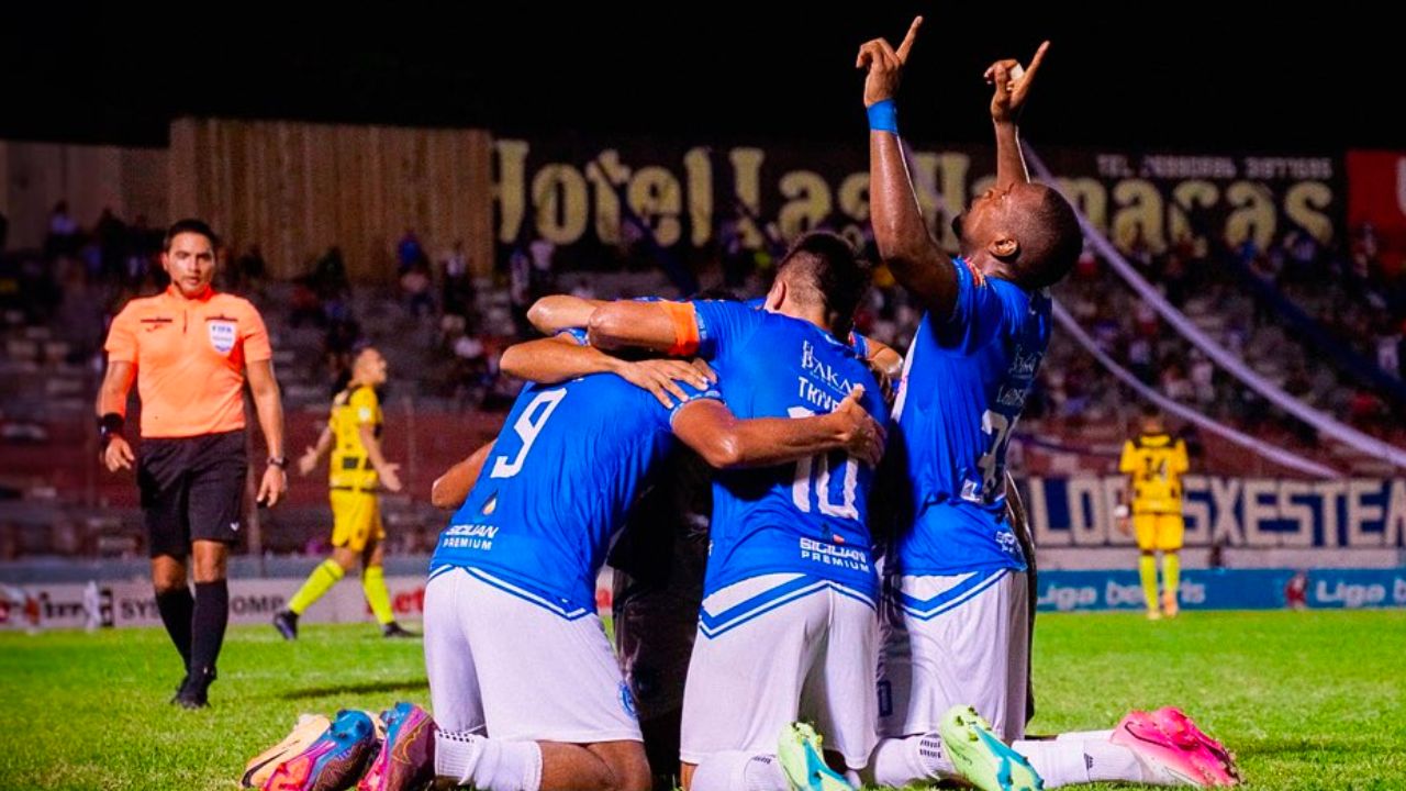 Victoria le pasó por encima al Real España en un partidazo en La Ceiba