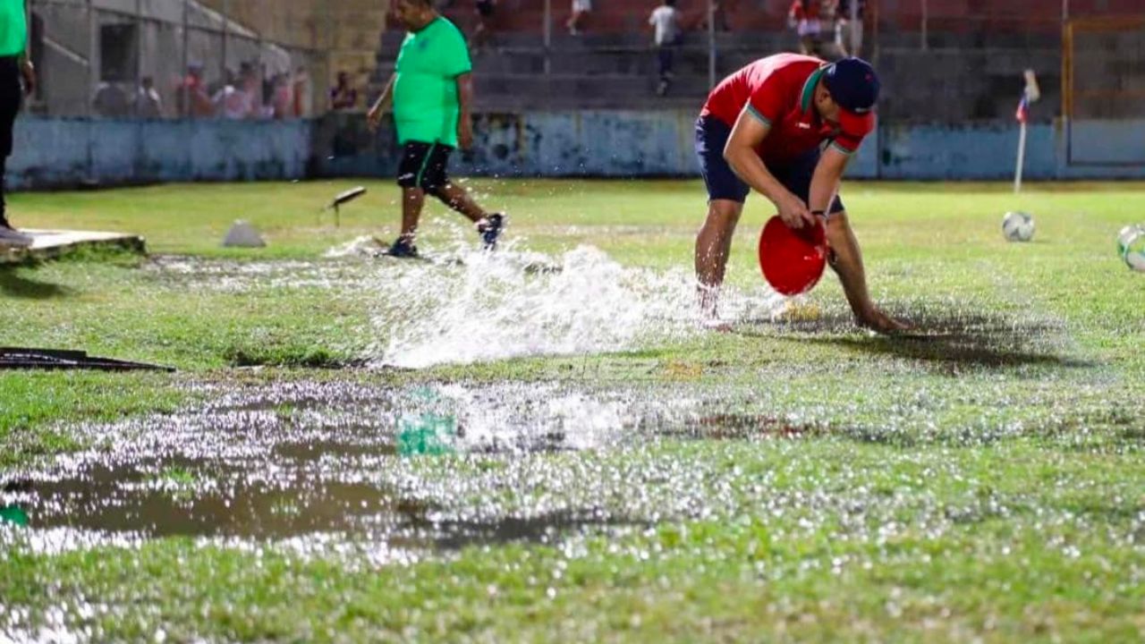 Anuncian que Estadio Ceibeño será remodelado de inmediato tras sufrir inundación